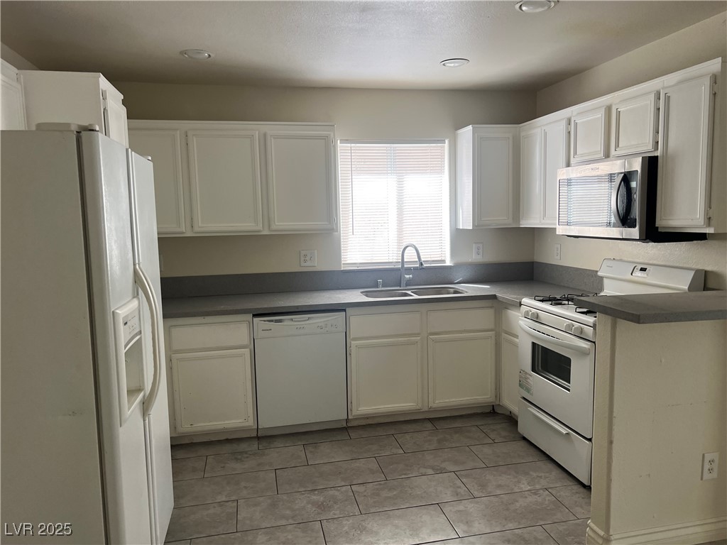 5586 Lago Court