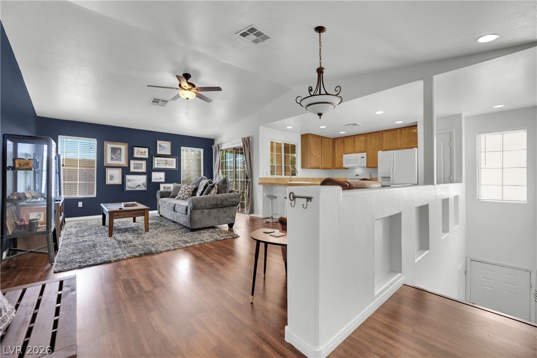 Properties 2 5415 Crimson Crest Place 202