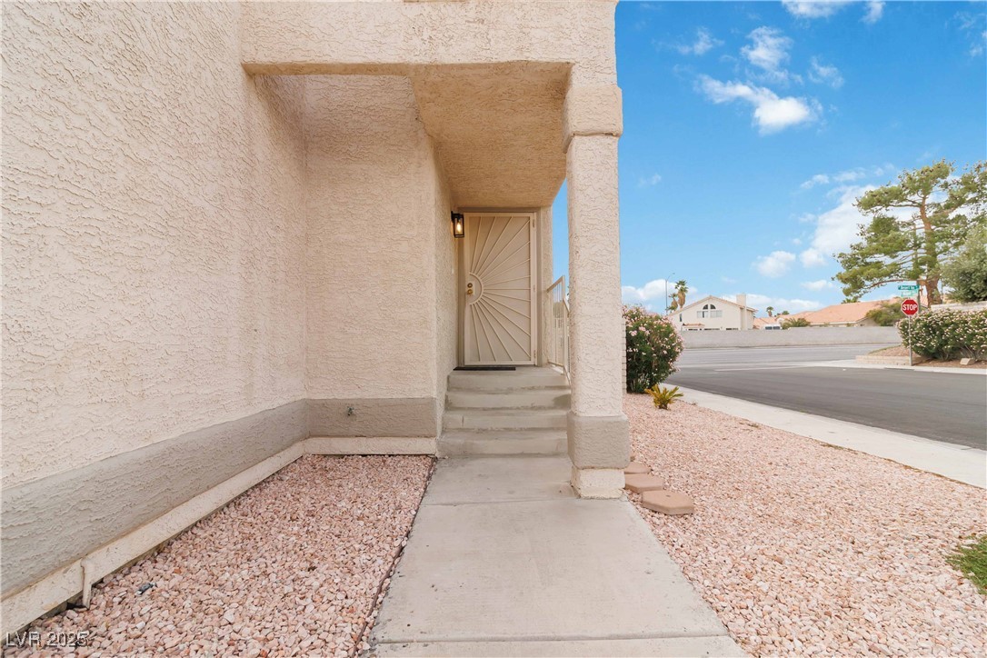 8653 Freeport Lane