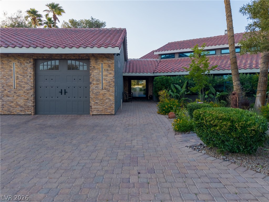 300 E Lacy Lane