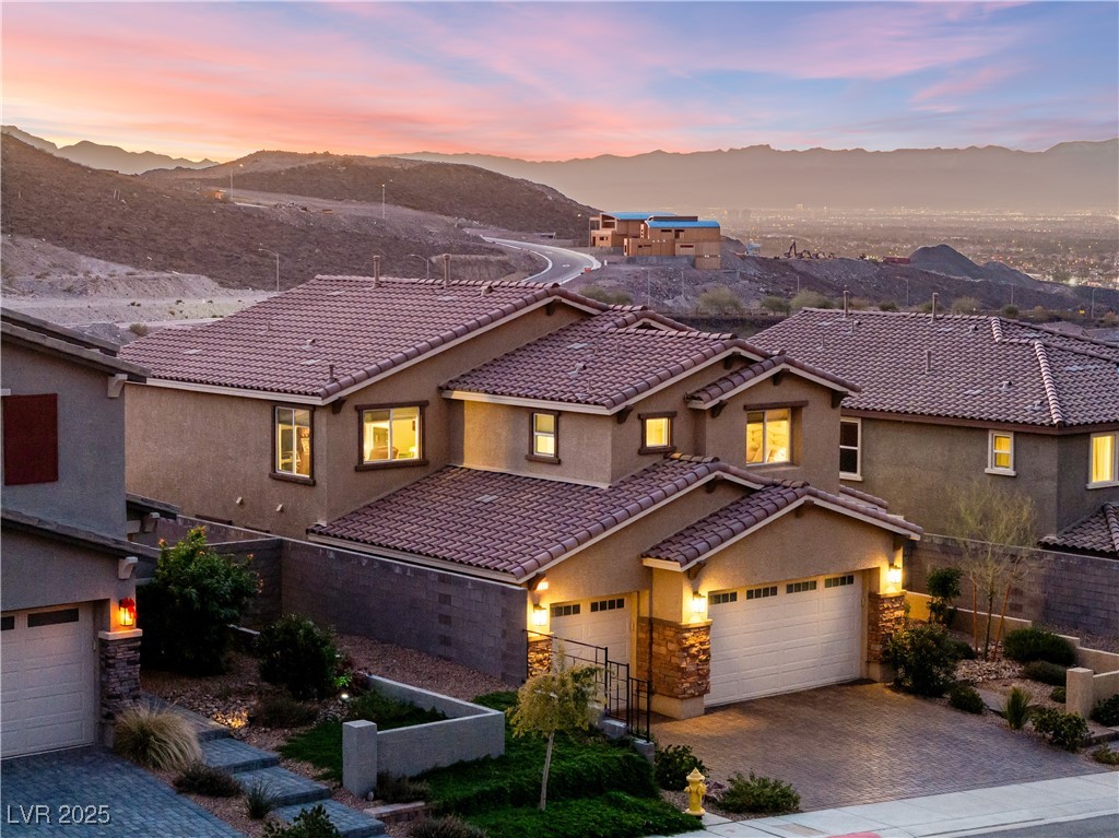 381 Oakey Crest Ridge Street