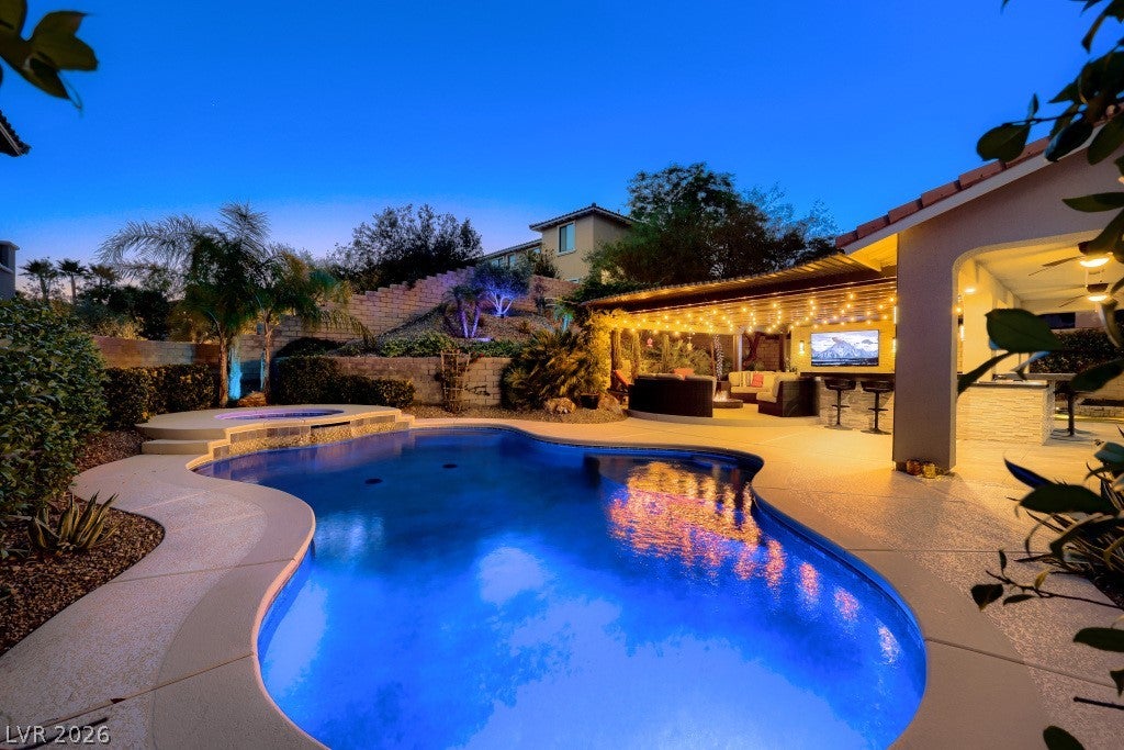 607 Highland Bluff Way