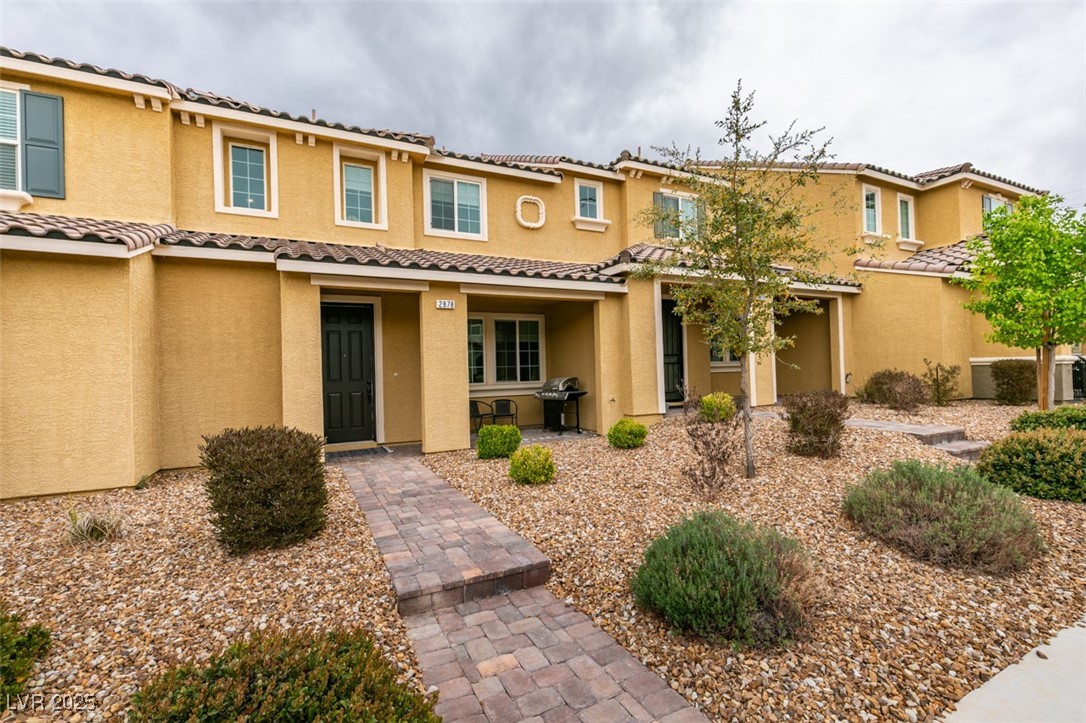2878 Starling Summit Street, Henderson, Nevada image 2