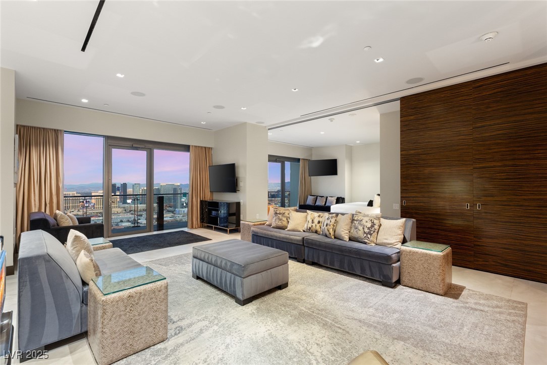 4381 W FLAMINGO Road 57306