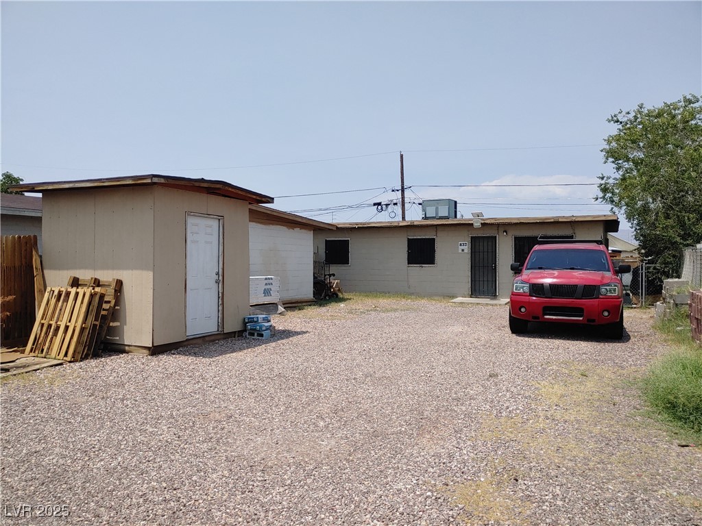 Properties 1 832 Hart Avenue