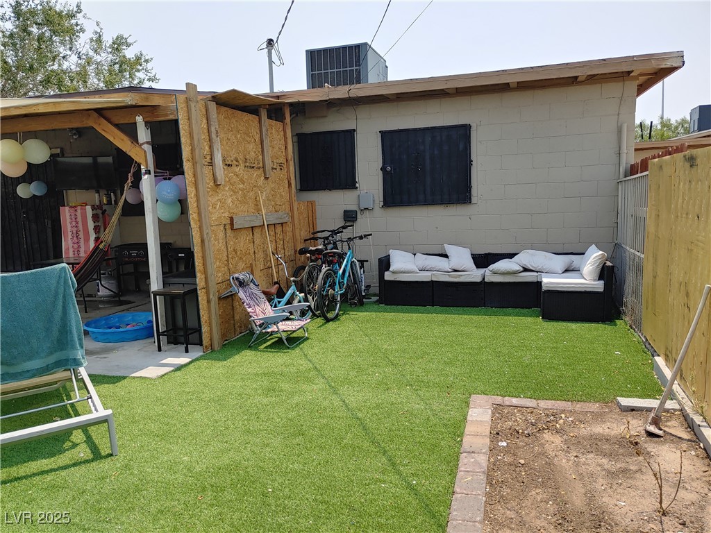 Properties 2 832 Hart Avenue