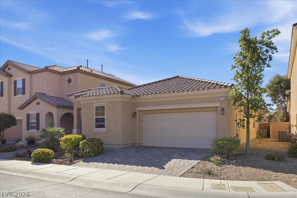 369 Hillhead Court