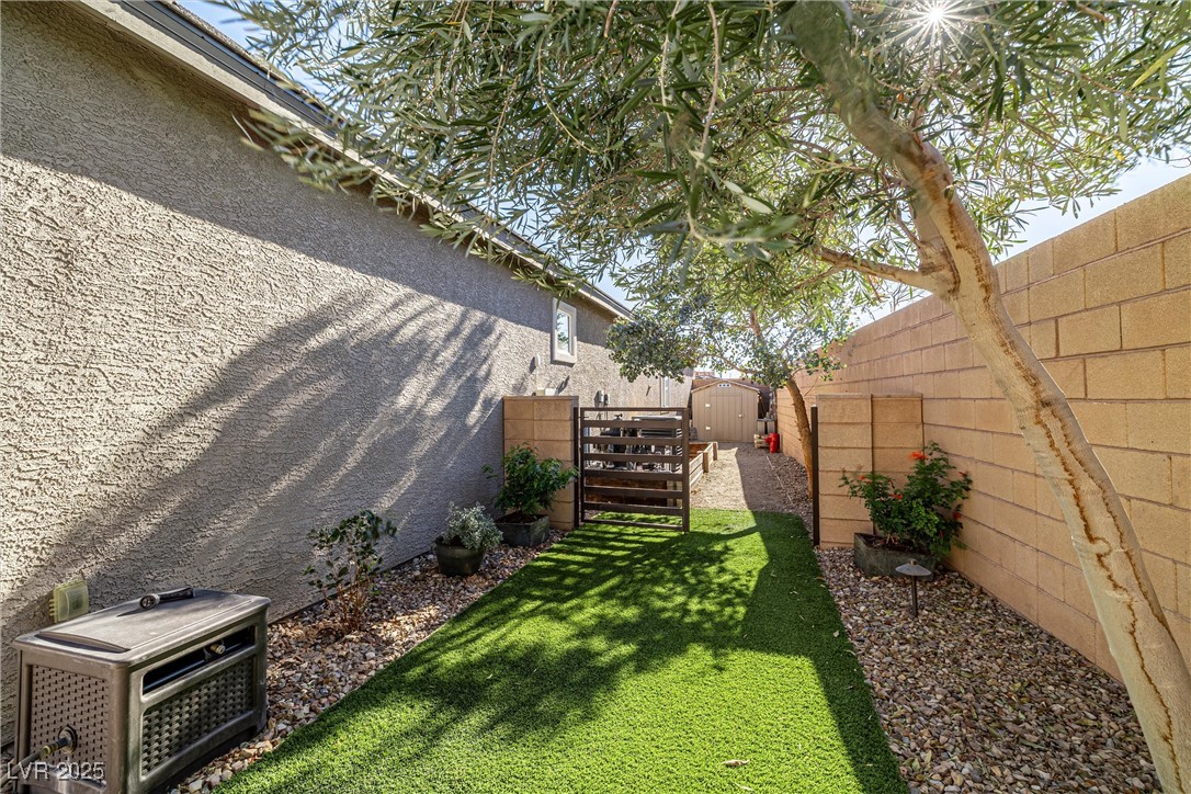 9820 Maiden Pink Avenue, Las Vegas, Nevada image 34