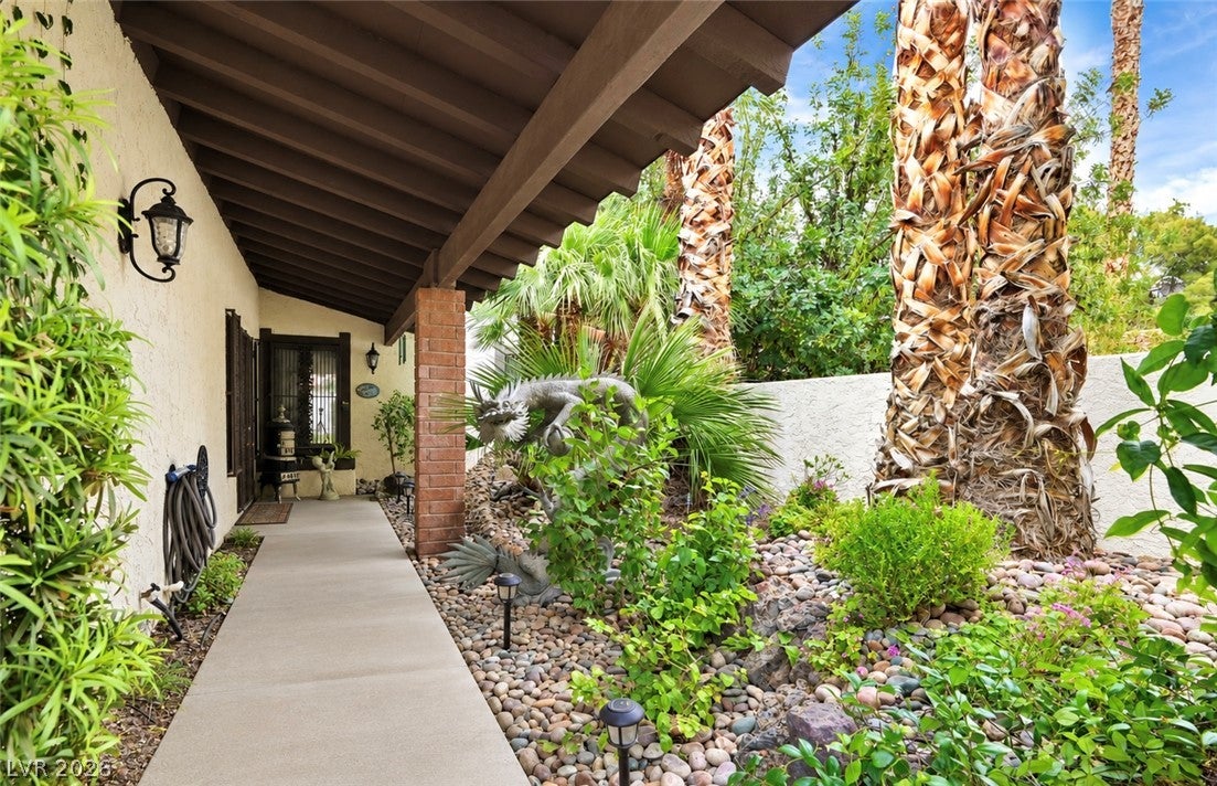 3016 Calle De Laredo