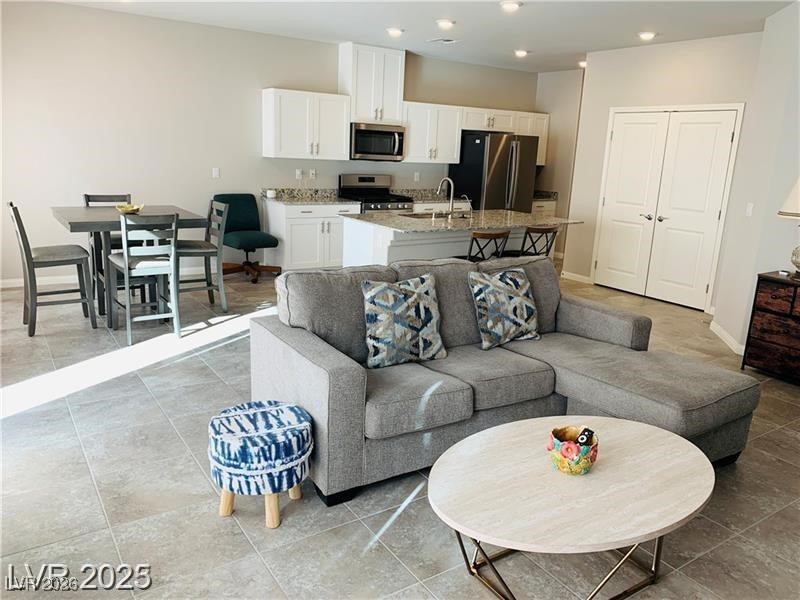 7867 Pink Opal Avenue