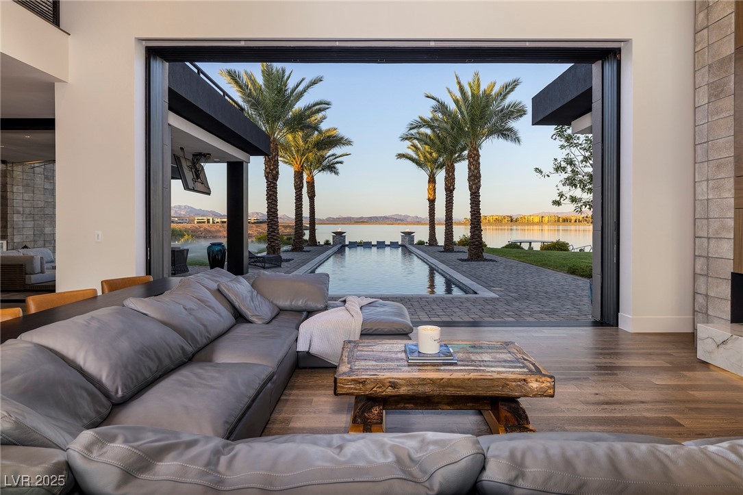 10 Sunrise Beach Circle