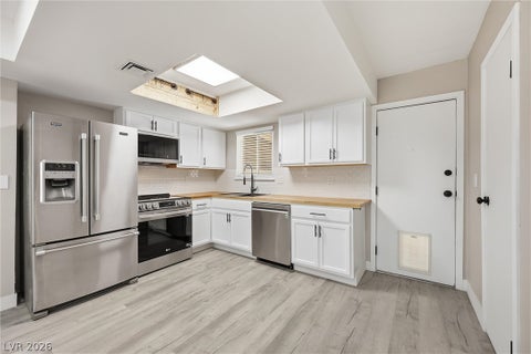 Townhouse For Sale - 5626 W Lake Mead Boulevard<br/> Las Vegas, NV 89108