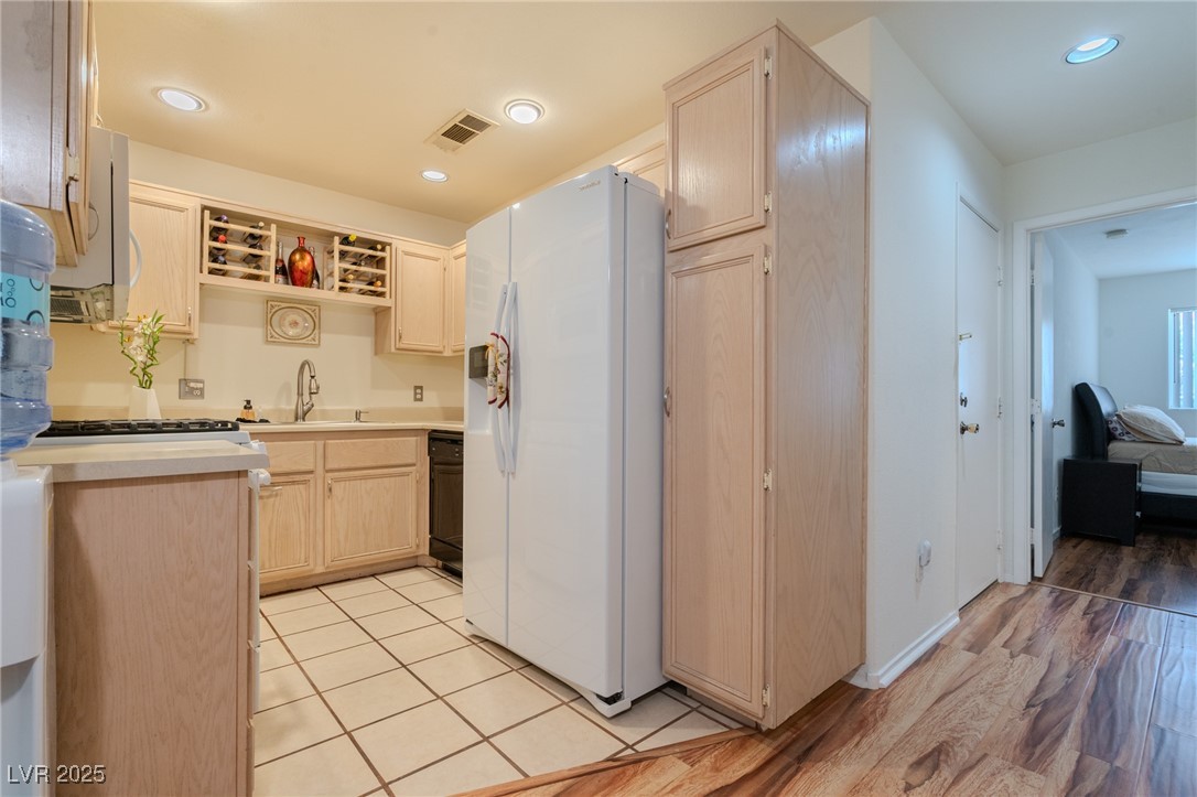 Las Vegas, Nevada 89118, United States, 2 Bedrooms Bedrooms, ,2 BathroomsBathrooms,Residential,Active,170129