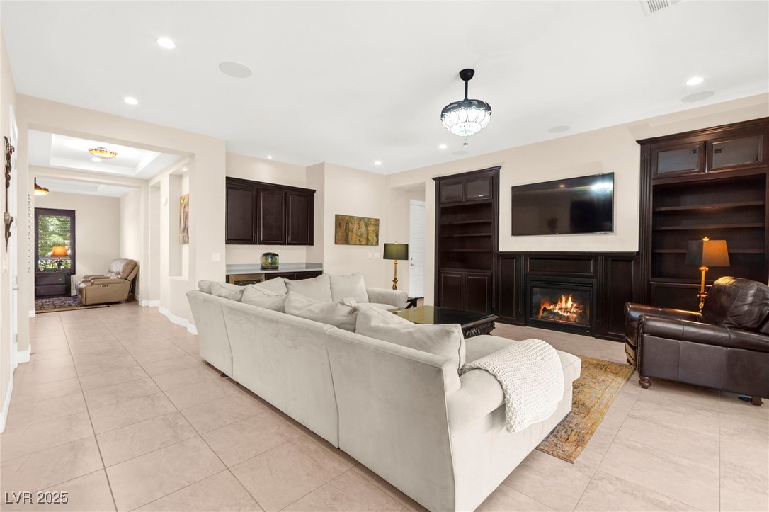 Properties 2 6810 Silver Crescent Street