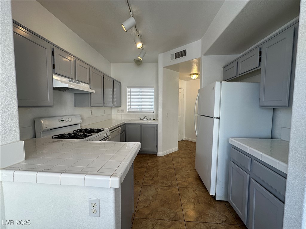 8501 W University Avenue 1055