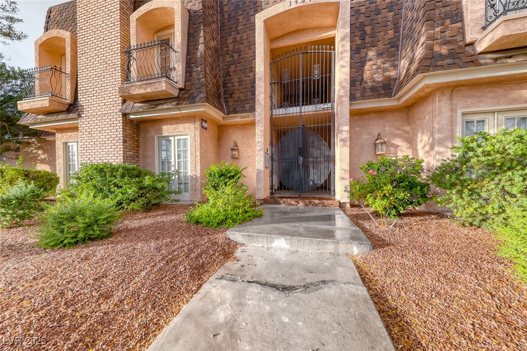 1409 E St Louis Avenue A