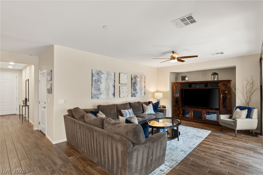 2585 Sable Ridge Street