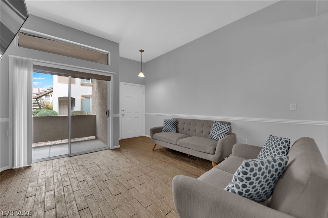 2305 W Horizon Ridge Parkway 3512