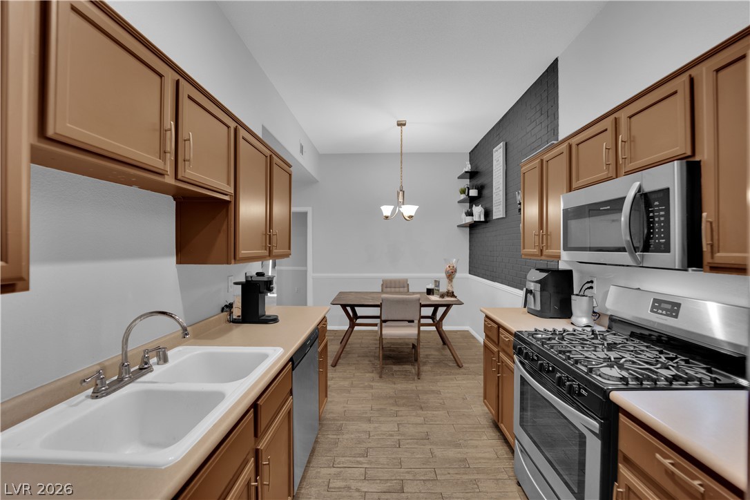 2305 W Horizon Ridge Parkway 3512