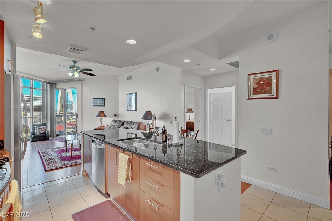 200 W Sahara Avenue 811