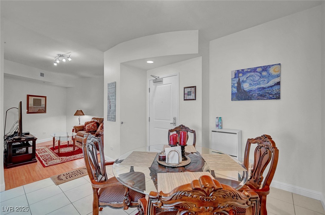 200 W Sahara Avenue 811