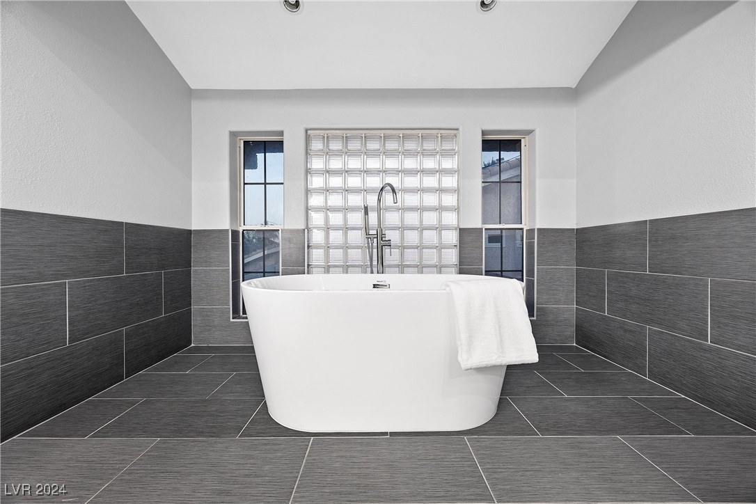 Las Vegas, Nevada 89121, United States, 4 Bedrooms Bedrooms, ,4 BathroomsBathrooms,Residential,Active,31637