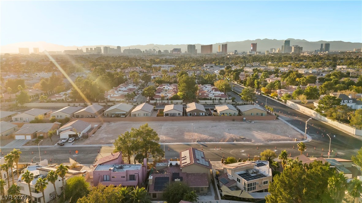 Las Vegas, Nevada 89121, United States, 4 Bedrooms Bedrooms, ,4 BathroomsBathrooms,Residential,Active,31637