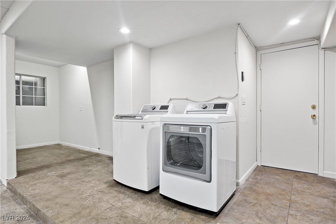 Las Vegas, Nevada 89121, United States, 4 Bedrooms Bedrooms, ,4 BathroomsBathrooms,Residential,Active,31637