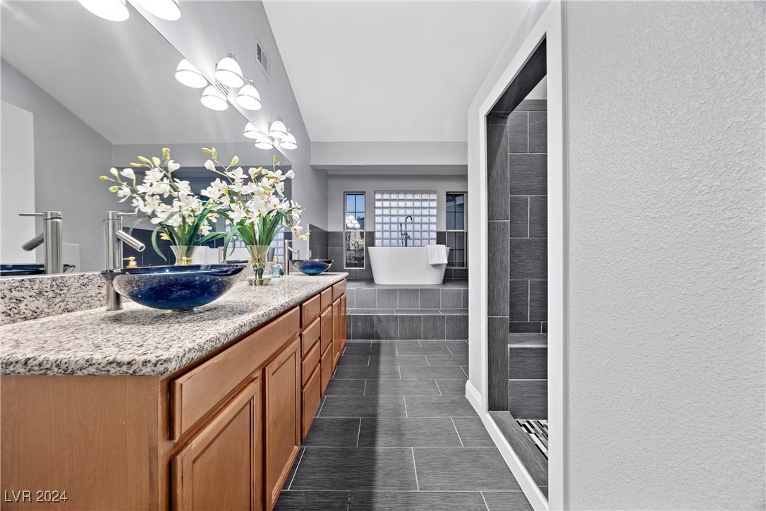 Las Vegas, Nevada 89121, United States, 4 Bedrooms Bedrooms, ,4 BathroomsBathrooms,Residential,Active,31637