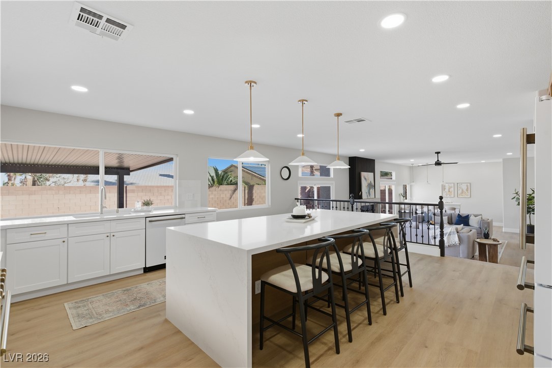 7536 Gossamer Wind Street