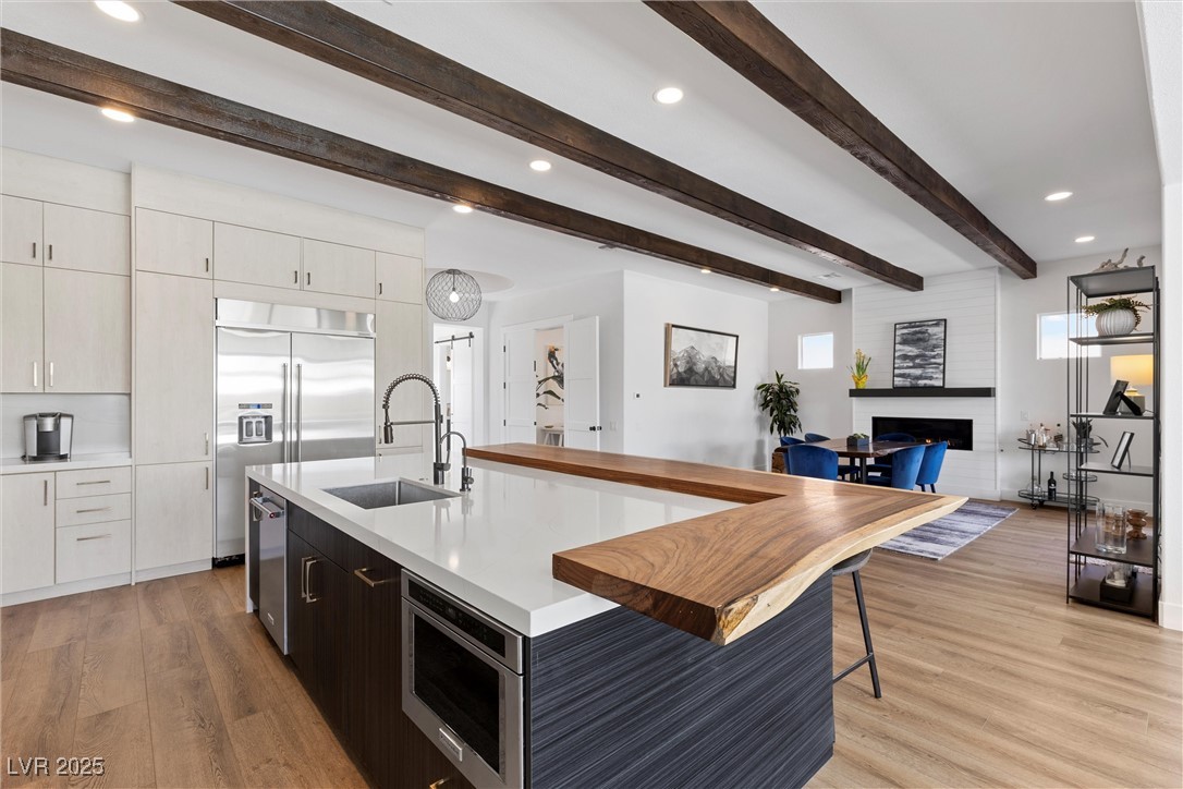 Properties 2 940 Viscanio Place