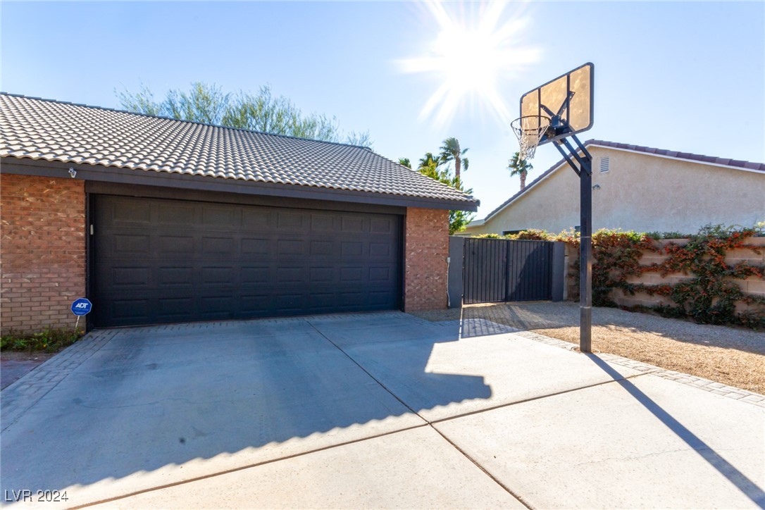 Las Vegas, Nevada 89129, United States, 5 Bedrooms Bedrooms, ,3 BathroomsBathrooms,Residential,Active,34023