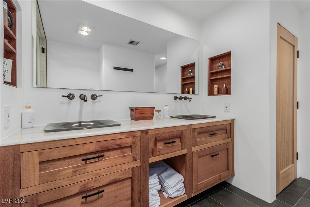 Las Vegas, Nevada 89129, United States, 5 Bedrooms Bedrooms, ,3 BathroomsBathrooms,Residential,Active,34023