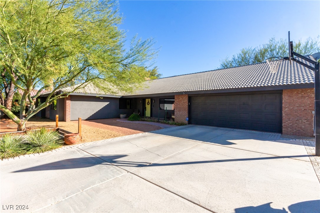 Las Vegas, Nevada 89129, United States, 5 Bedrooms Bedrooms, ,3 BathroomsBathrooms,Residential,Active,34023