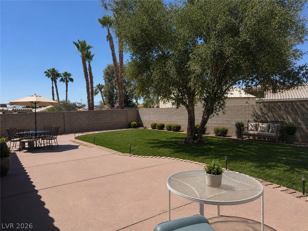908 Sunnyfield Way