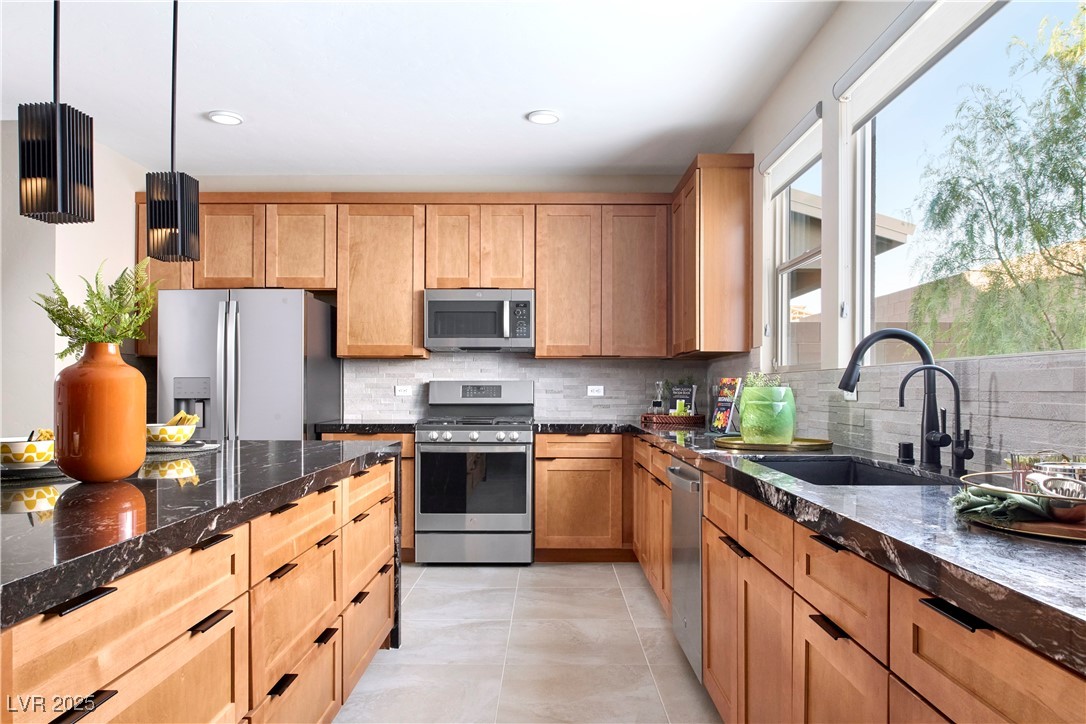 1208 Crimson Sunbird Street, North Las Vegas, Nevada image 4