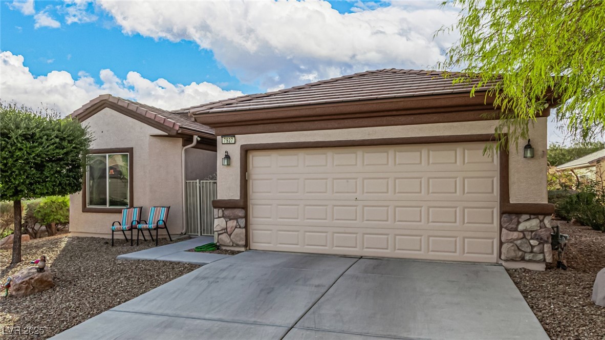 7927 Crested Starling Court