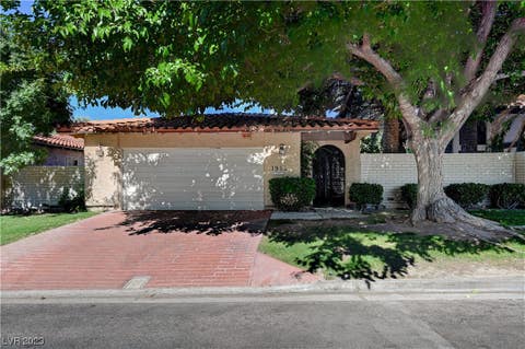Photo of 1905 Calle De Vega, Las Vegas, NV 89102 (MLS # 2505554)