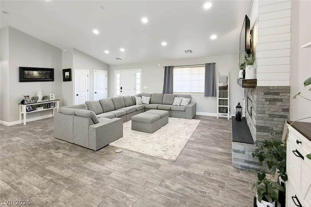 201 W Lupin Street