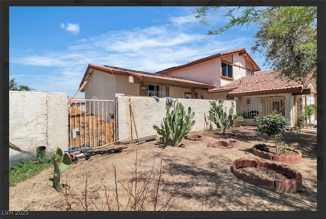 Las Vegas, Nevada 89103, United States, 5 Bedrooms Bedrooms, ,3 BathroomsBathrooms,Residential,Active,111581