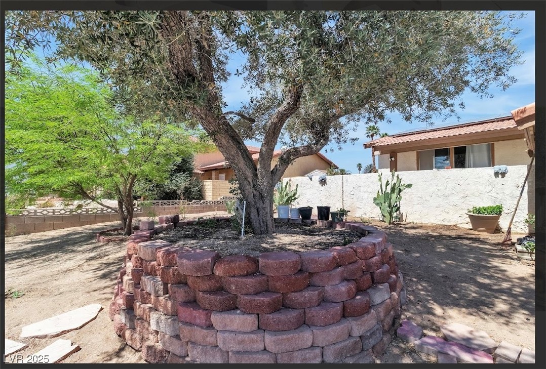 Las Vegas, Nevada 89103, United States, 5 Bedrooms Bedrooms, ,3 BathroomsBathrooms,Residential,Active,111581
