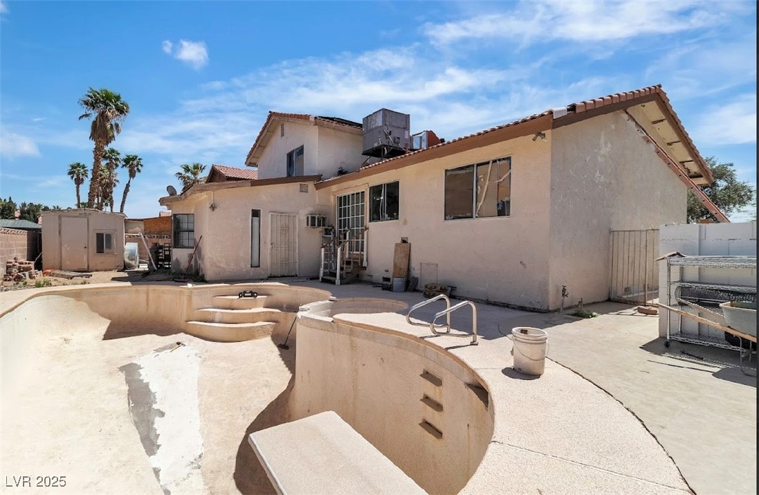 Las Vegas, Nevada 89103, United States, 5 Bedrooms Bedrooms, ,3 BathroomsBathrooms,Residential,Active,111581