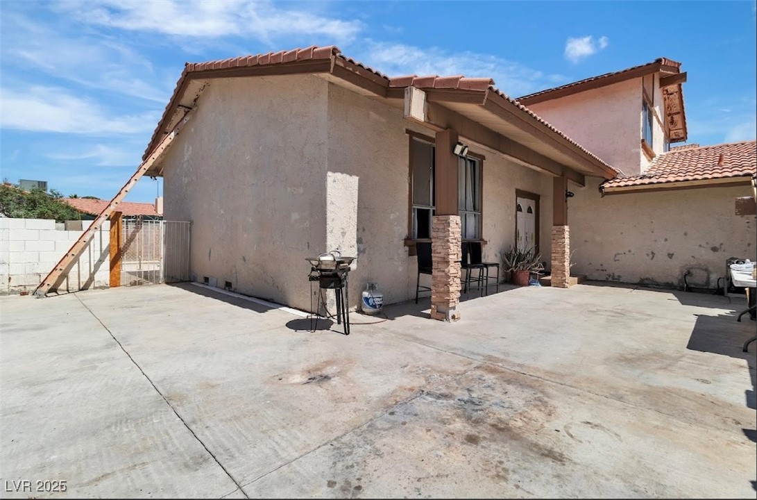 Las Vegas, Nevada 89103, United States, 5 Bedrooms Bedrooms, ,3 BathroomsBathrooms,Residential,Active,111581