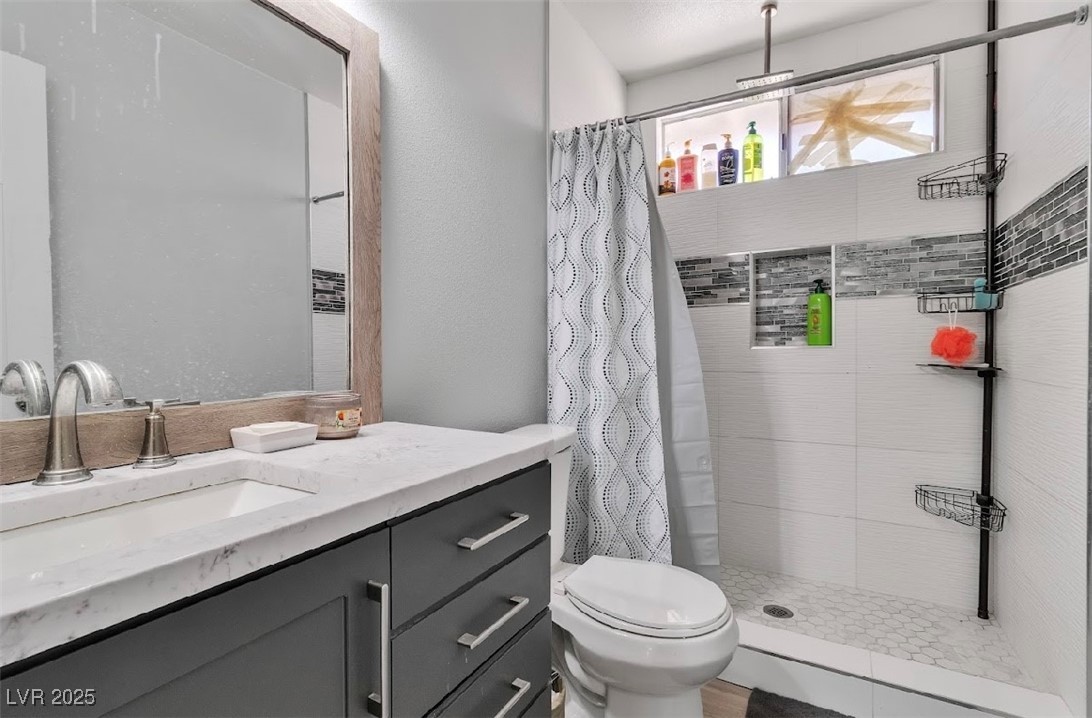 Las Vegas, Nevada 89103, United States, 5 Bedrooms Bedrooms, ,3 BathroomsBathrooms,Residential,Active,111581