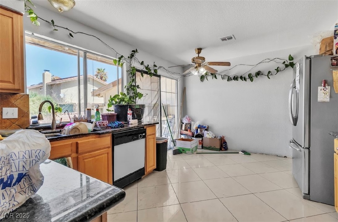 Las Vegas, Nevada 89103, United States, 5 Bedrooms Bedrooms, ,3 BathroomsBathrooms,Residential,Active,111581