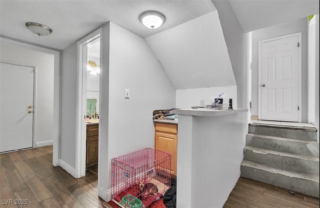 Las Vegas, Nevada 89103, United States, 5 Bedrooms Bedrooms, ,3 BathroomsBathrooms,Residential,Active,111581
