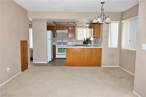 Single Family Residence in Laughlin NV 3051 Paseo Canyon Lane 13.jpg