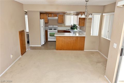 Single Family Residence in Laughlin NV 3051 Paseo Canyon Lane 14.jpg