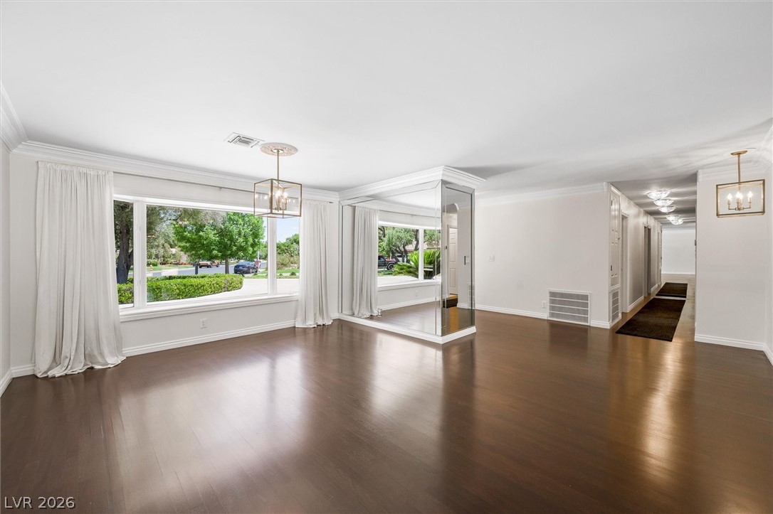 416 Macarthur Way