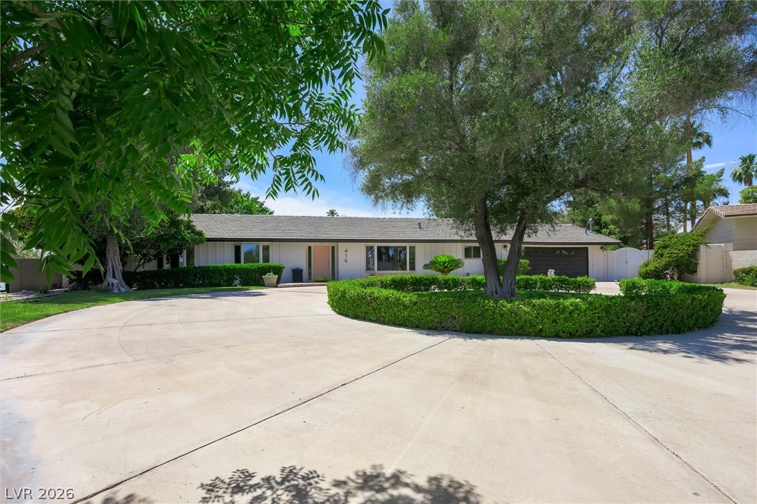 416 Macarthur Way